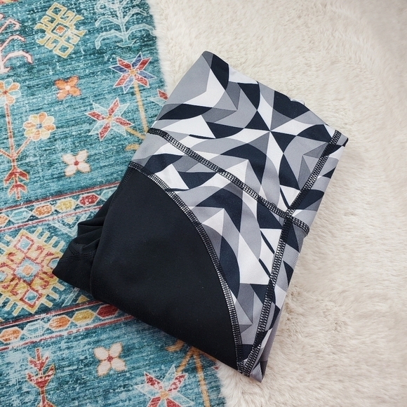 Adidas Gray Black Geometric Legging CV7088 US XS - Picture 8 of 8